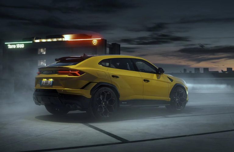 Lamborghini Urus Performante exterior rear look