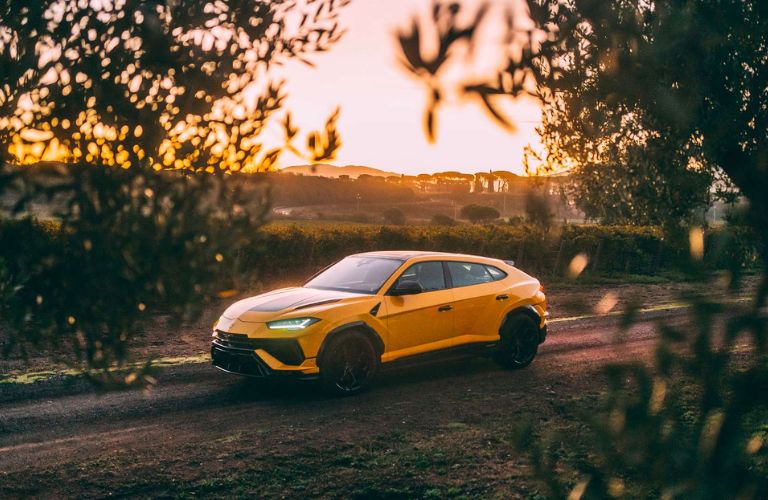 Lamborghini Urus Performante exterior front side view